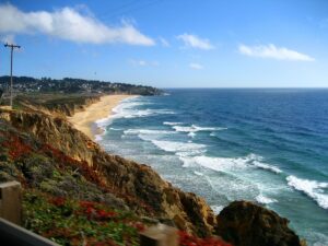 Half Moon Bay Beach Park – Scenic Coastal Views and Water Activities